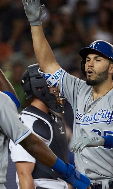 Hosmer's big day lifts Royals to eighth straight win